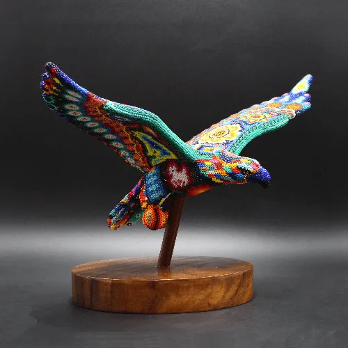 Figura de aguila arte huichol sobre base colores