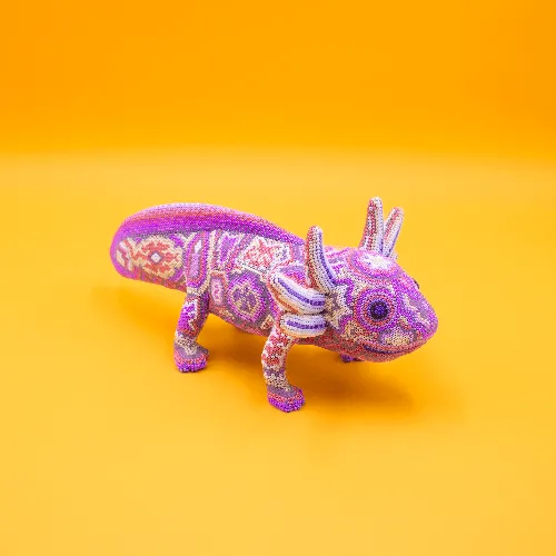 Figura de ajolote arte huichol rosa 708