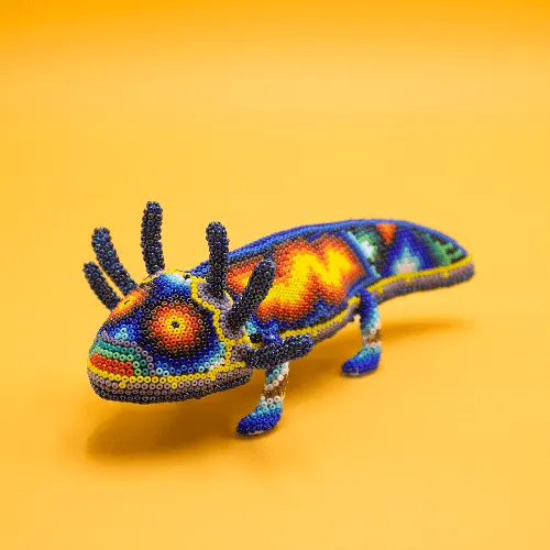 Figura de ajolotito arte huichol azul 642