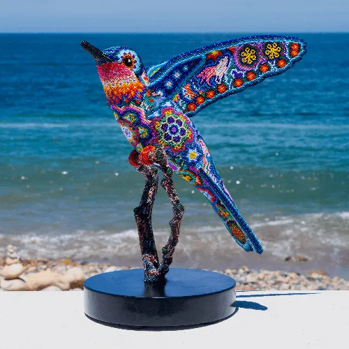 Escultura de Colibri arte huichol rama b