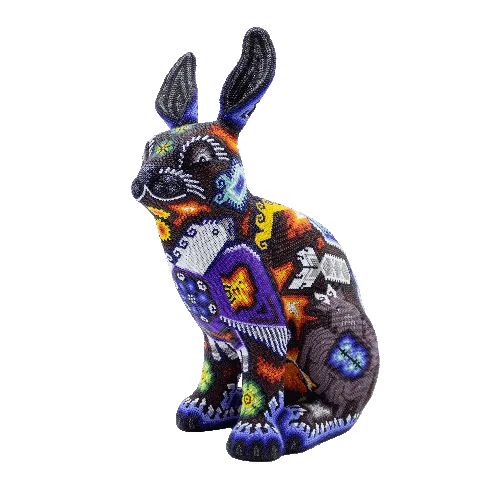 Figura de conejo arte huichol mexicana color negro con simbolo de la salamandra