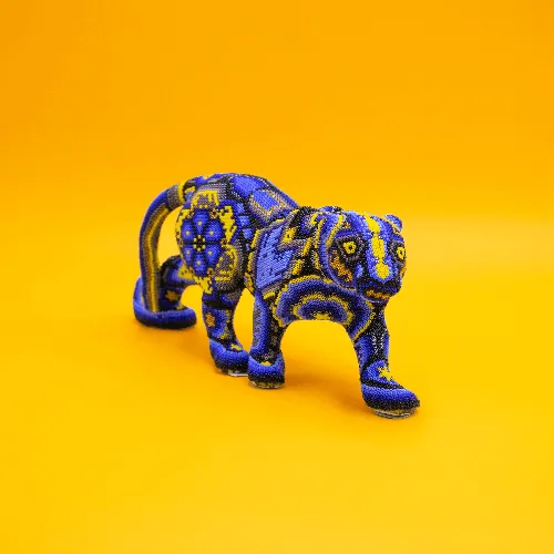 Figura de guepardo chita arte huichol azul