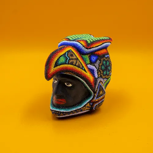 Escultura de Guerrero aguila arte huichol colorido