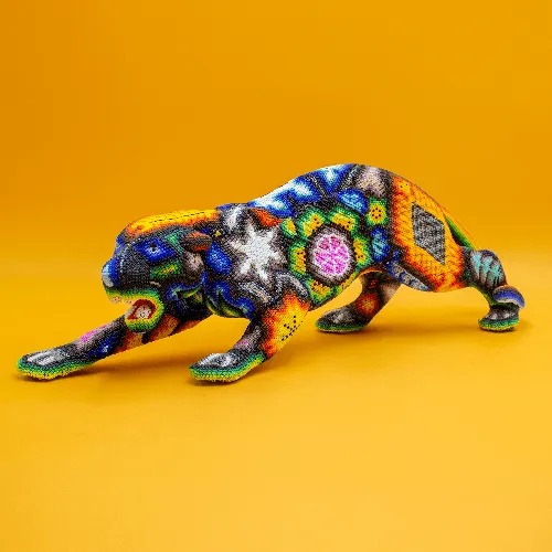 Figura de jaguar arte huichol colorido 523