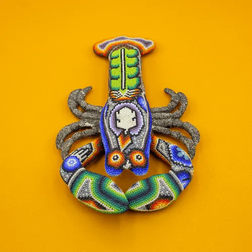Escultura de Langosta arte huichol