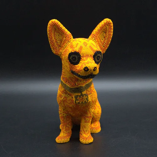 Figura de perro chihuahua arte huichol amarillo