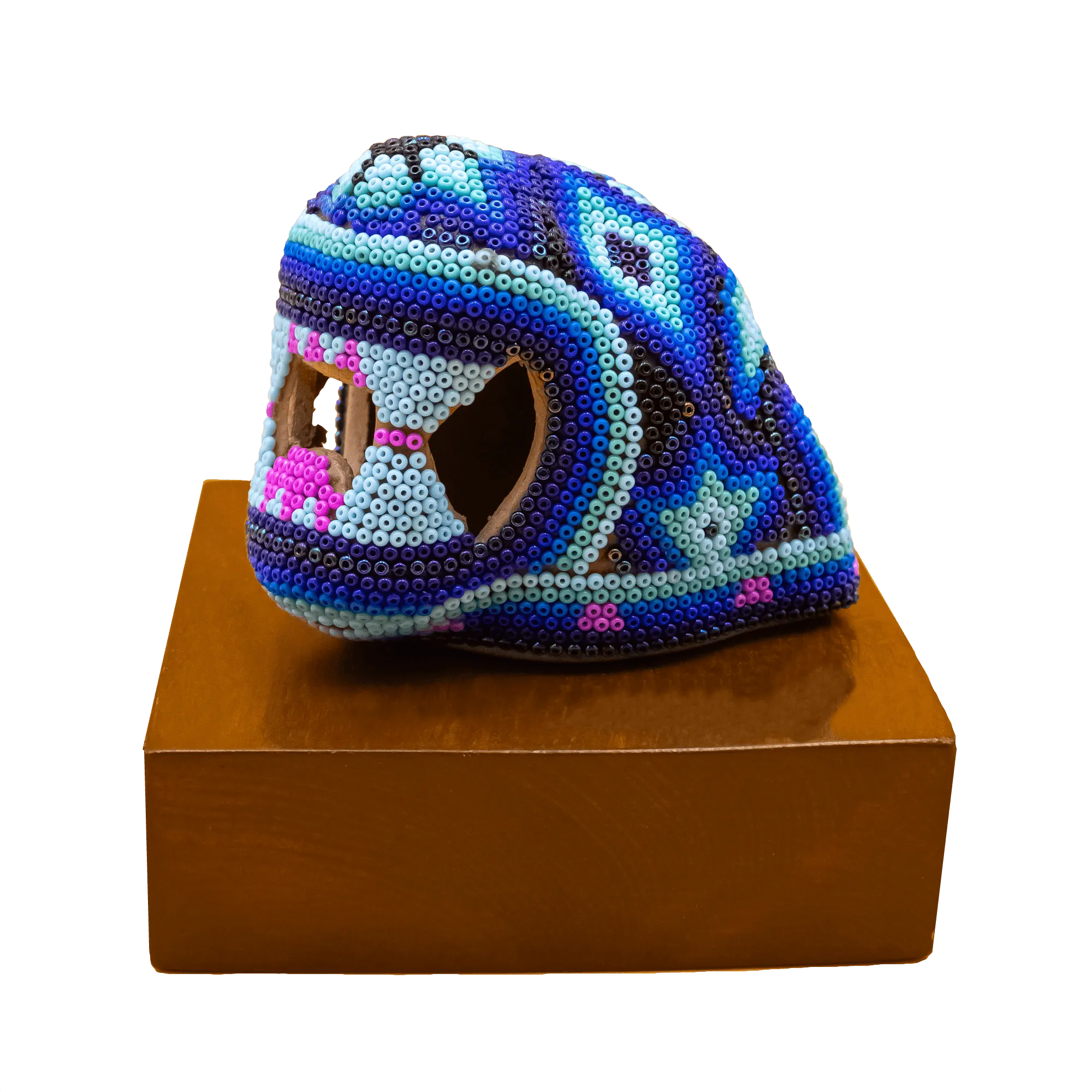 Escultura de Reconocimiento con arte huichol cabeza de jaguar en base azul