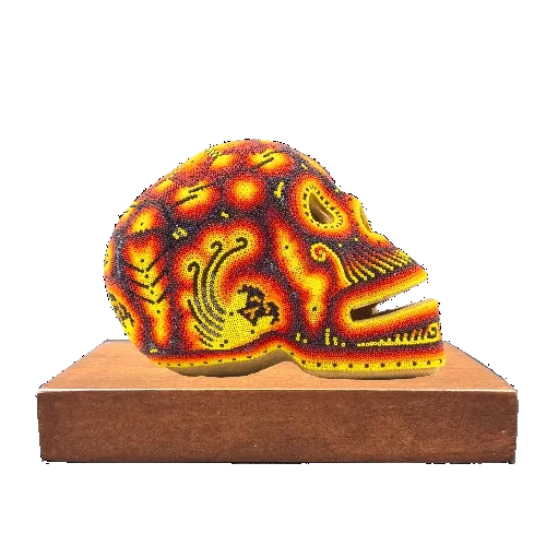 Figura de reconocimiento de arte huichol craneo calavera naranja venado