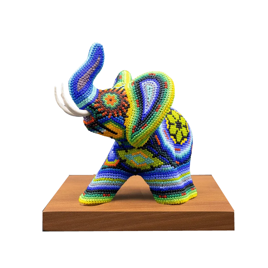 Figura de reconocimiento de arte huichol verde azul base