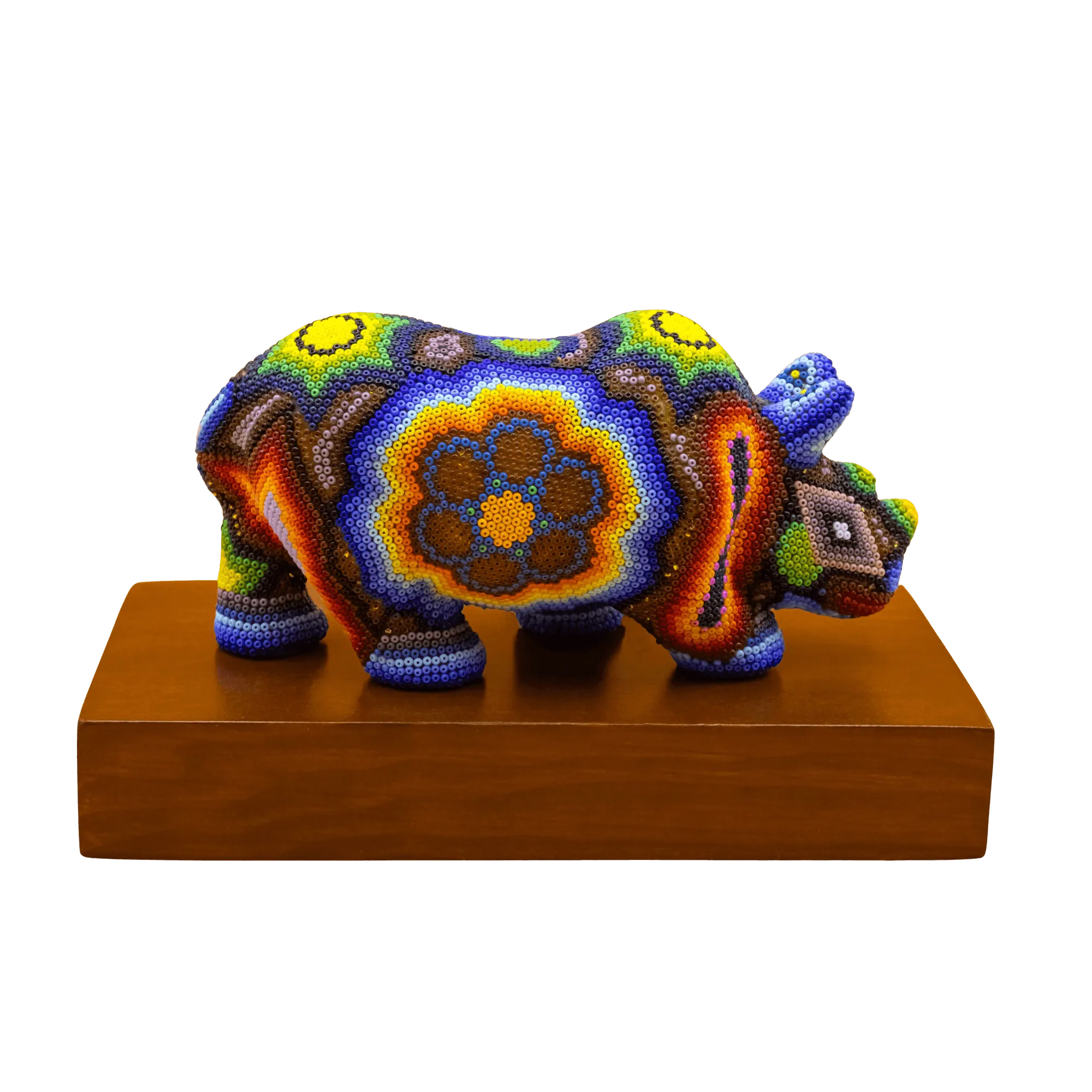 Escultura de Reconocimiento con arte huichol rinoceronte colorido