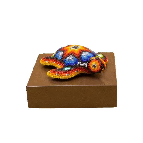 Escultura de Reconocimiento con arte huichol tortuga mini colorida