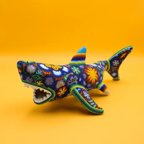 Escultura de Tiburon arte huichol 695
