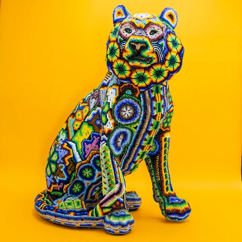 Figura de tigre arte huichol pandora