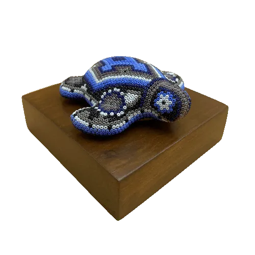 Figura de reconocimiento de arte huichol tortuga sobre base